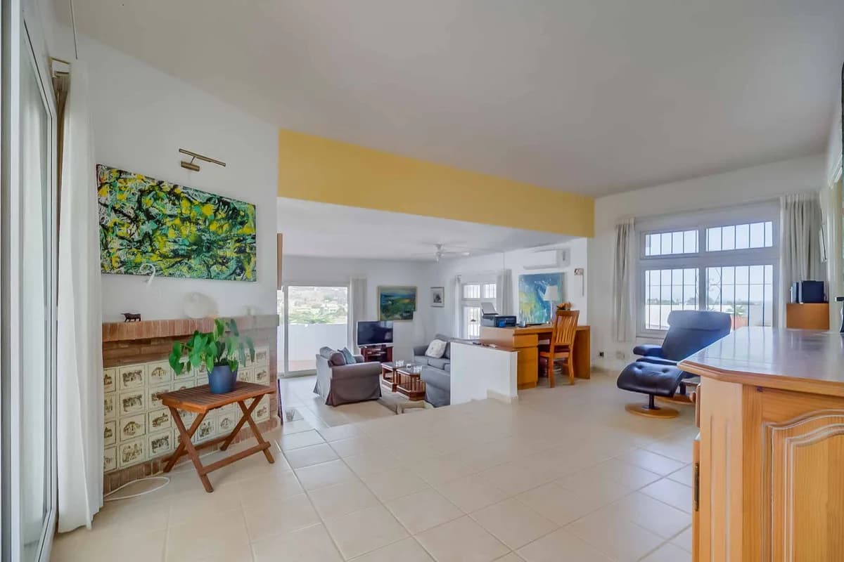 4 Bedroom Detached Villa for Sale in Sierrezuela, Málaga - Image 5
