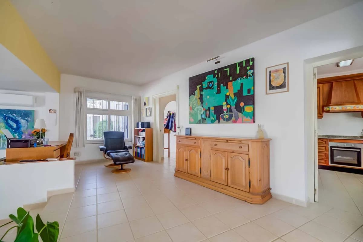 4 Bedroom Detached Villa for Sale in Sierrezuela, Málaga - Image 6