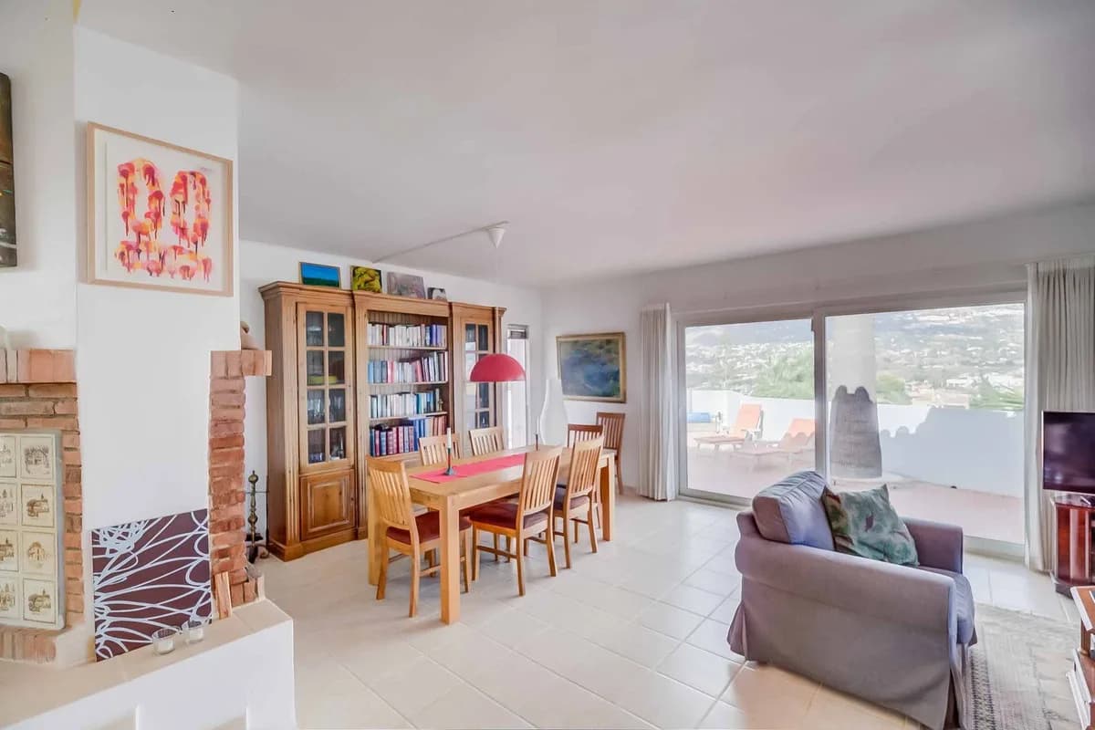 4 Bedroom Detached Villa for Sale in Sierrezuela, Málaga - Image 7