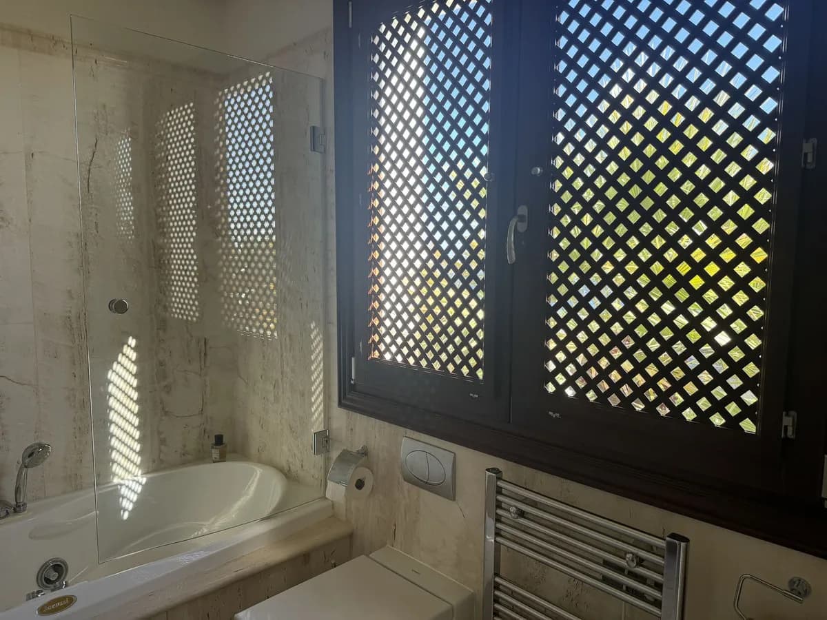 3 Bedroom Ground Floor Apartment for Sale in Estepona, Málaga - Image 9