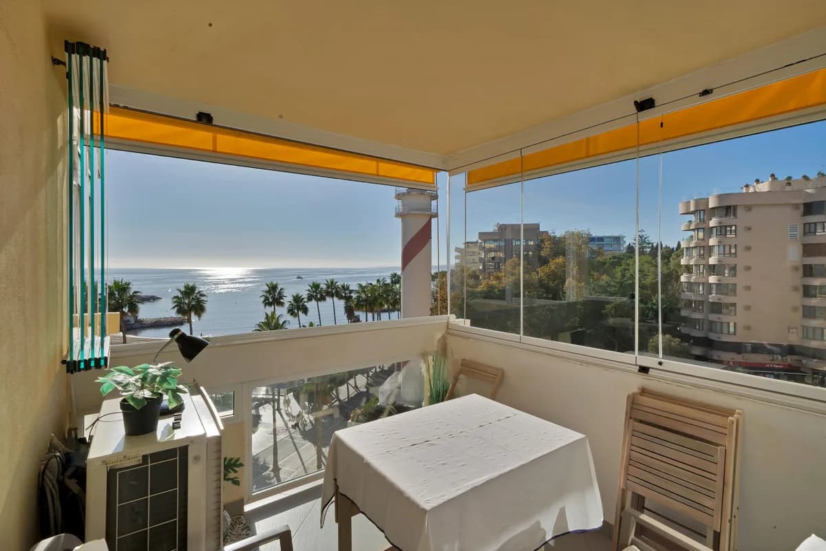 2 Bedroom Middle Floor Apartment for Sale in Marbella, Málaga