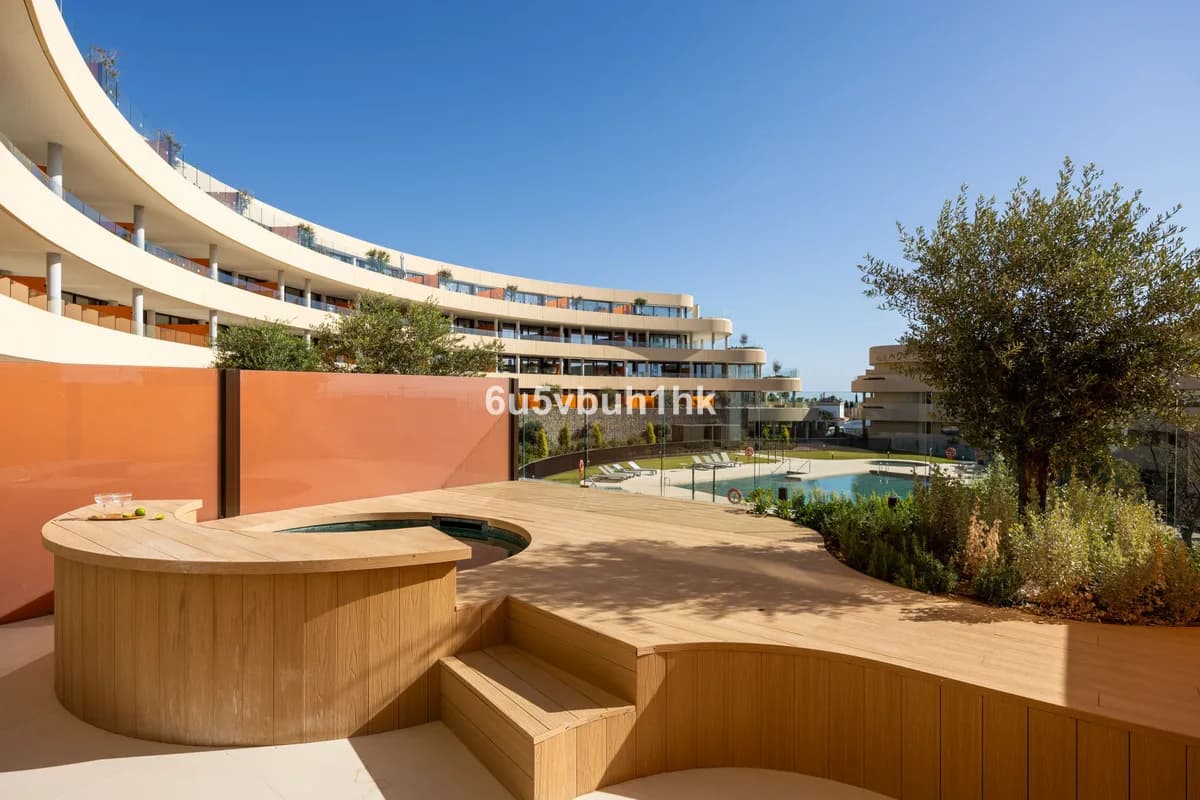2 Bedroom Ground Floor Apartment for Sale in Fuengirola, Málaga