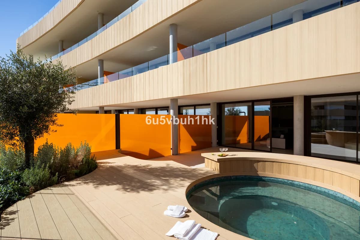 2 Bedroom Ground Floor Apartment for Sale in Fuengirola, Málaga - Image 3
