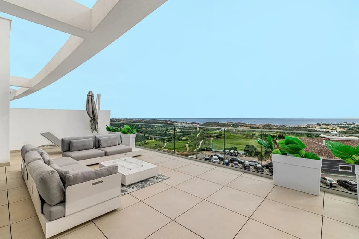 2 Bedroom Penthouse Duplex for Sale in Calanova Golf, Málaga