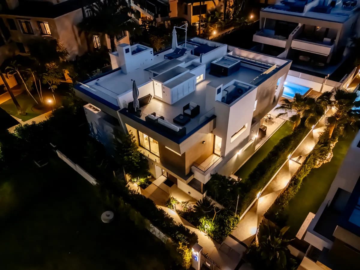5 Bedroom Semi-Detached House for Sale in Puerto Banús, Málaga - Image 3