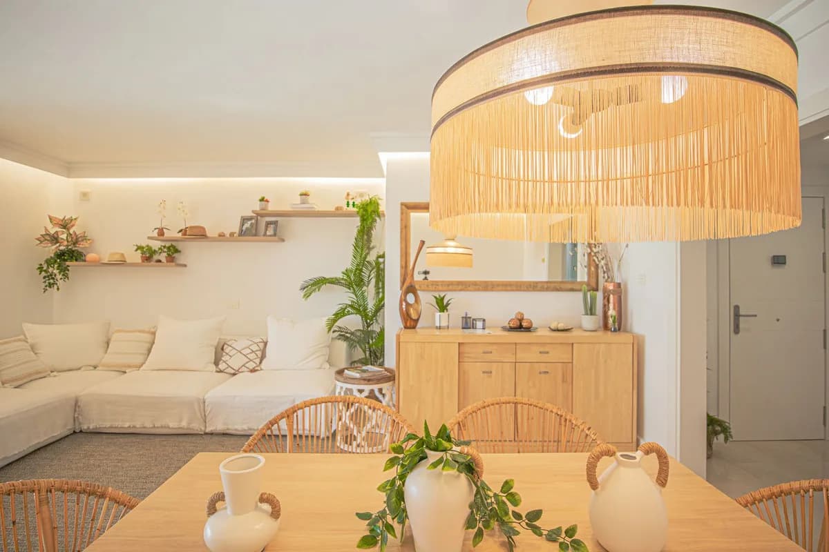 3 Bedroom Middle Floor Apartment for Sale in Estepona, Málaga - Image 5