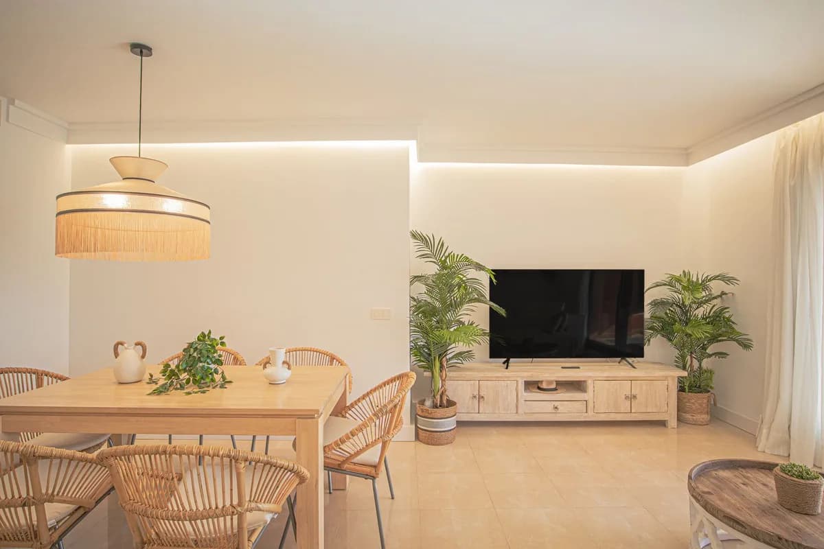 3 Bedroom Middle Floor Apartment for Sale in Estepona, Málaga - Image 6