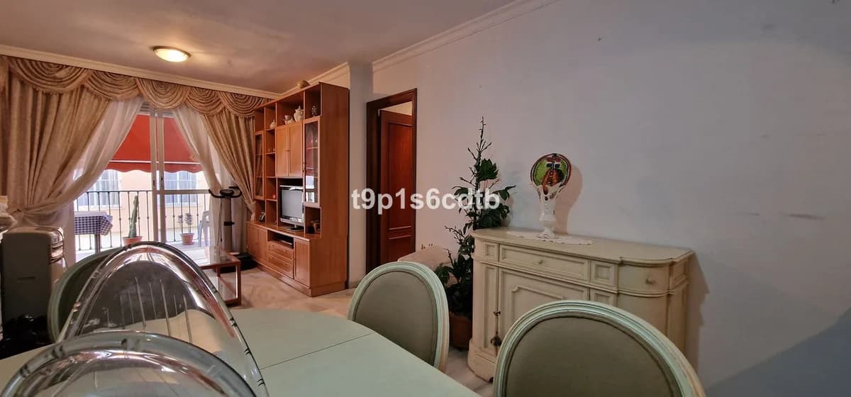 3 Bedroom Middle Floor Apartment for Sale in San Pedro de Alcántara, Málaga - Image 3