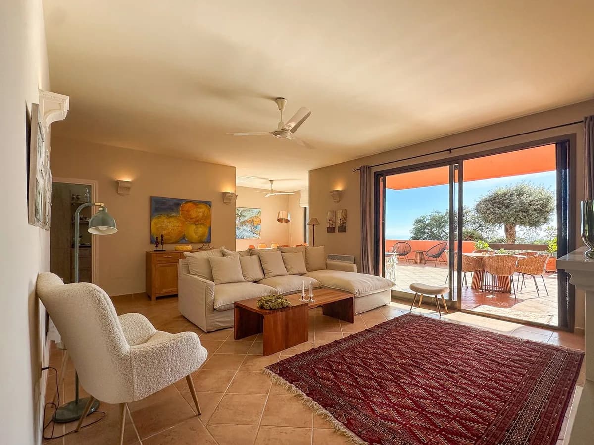 3 Bedroom Middle Floor Apartment for Sale in La Mairena, Málaga - Image 5