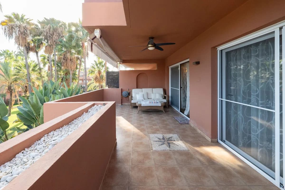 2 Bedroom Middle Floor Apartment for Sale in Puerto Banús, Málaga - Image 5