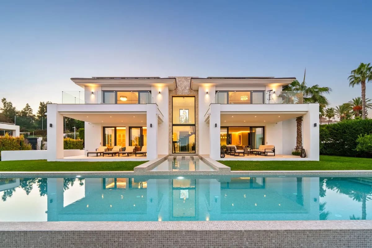 6 Bedroom Detached Villa for Sale in Benahavís, Málaga - Image 2