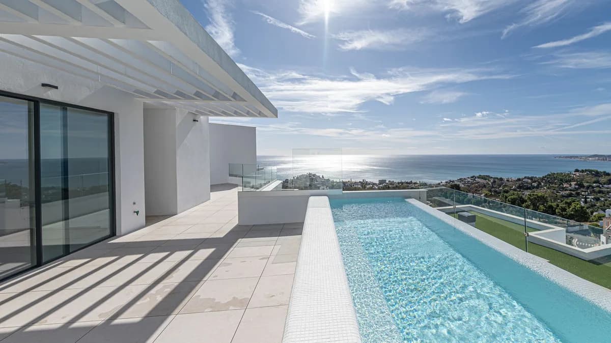 4 Bedroom Detached Villa for Sale in Benalmadena, Málaga - Image 4