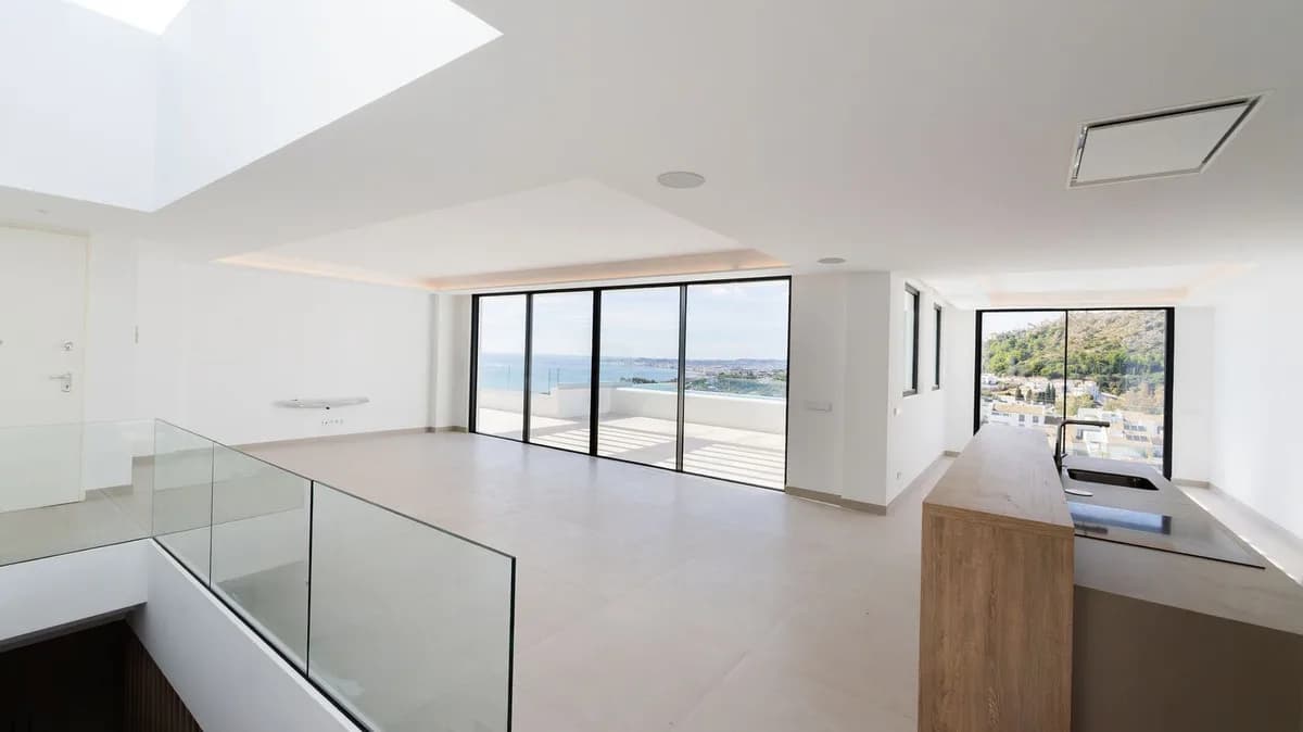 4 Bedroom Detached Villa for Sale in Benalmadena, Málaga - Image 9