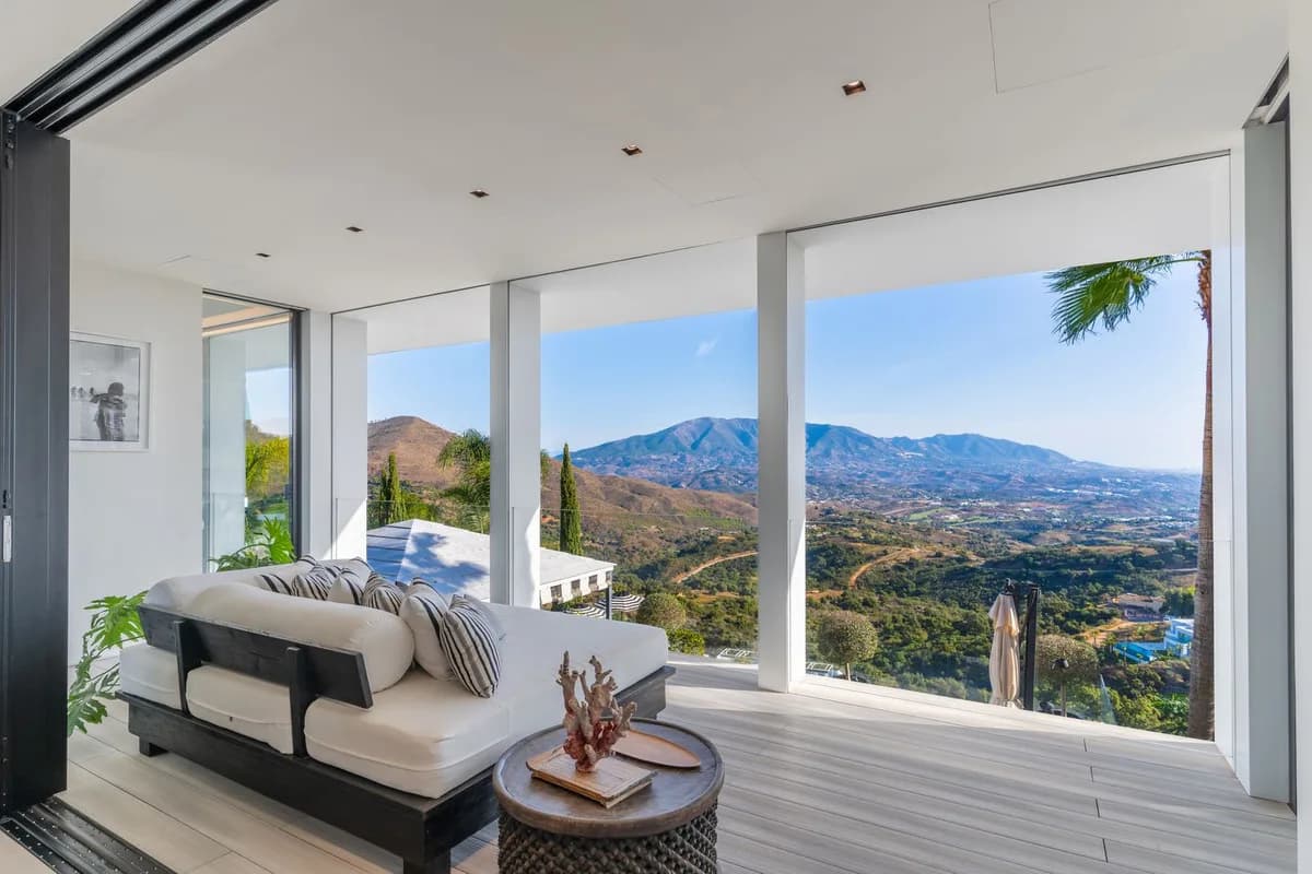 6 Bedroom Detached Villa for Sale in Elviria, Málaga - Image 8