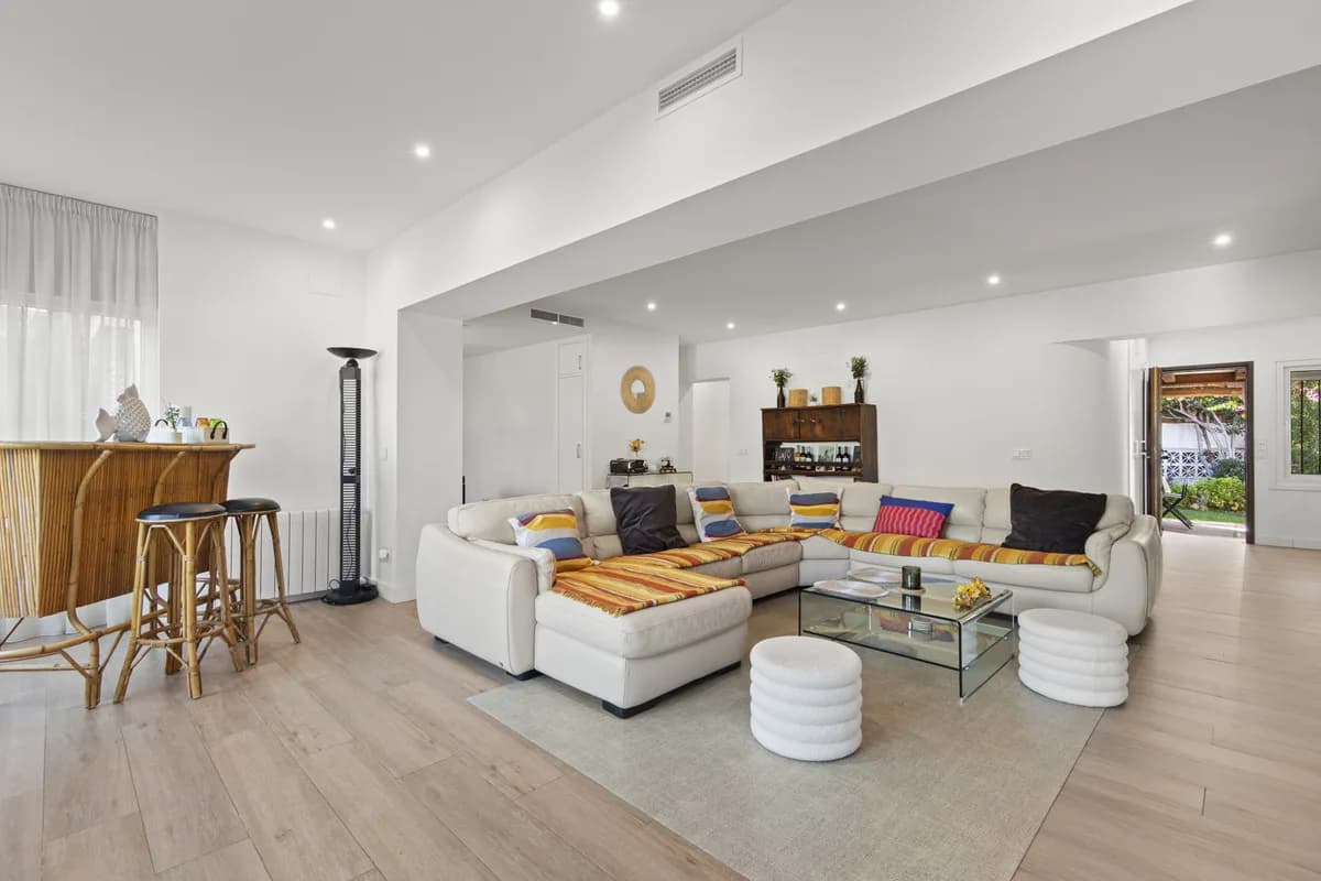 4 Bedroom Detached Villa for Sale in Guadalmina Alta, Málaga - Image 6