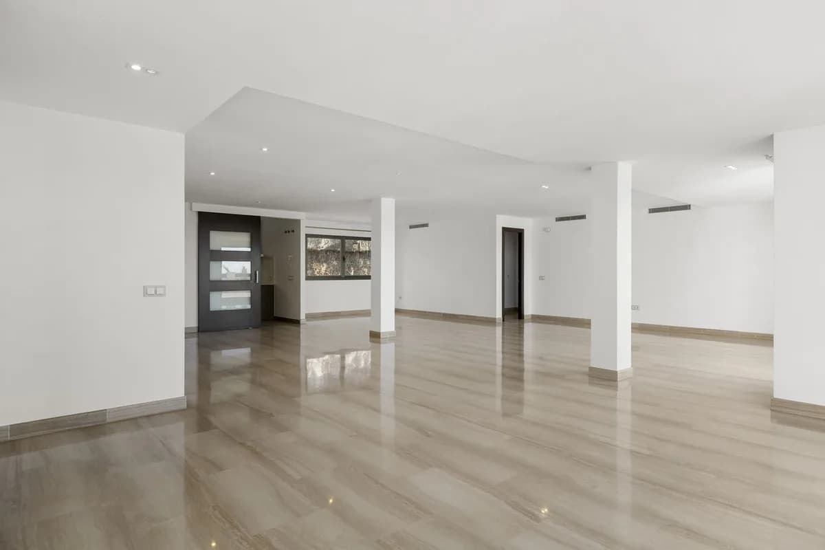 3 Bedroom Middle Floor Apartment for Sale in Benahavís, Málaga - Image 8