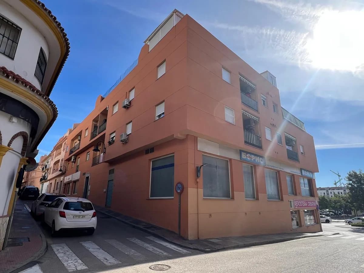 2 Bedroom Middle Floor Apartment for Sale in Las Lagunas, Málaga