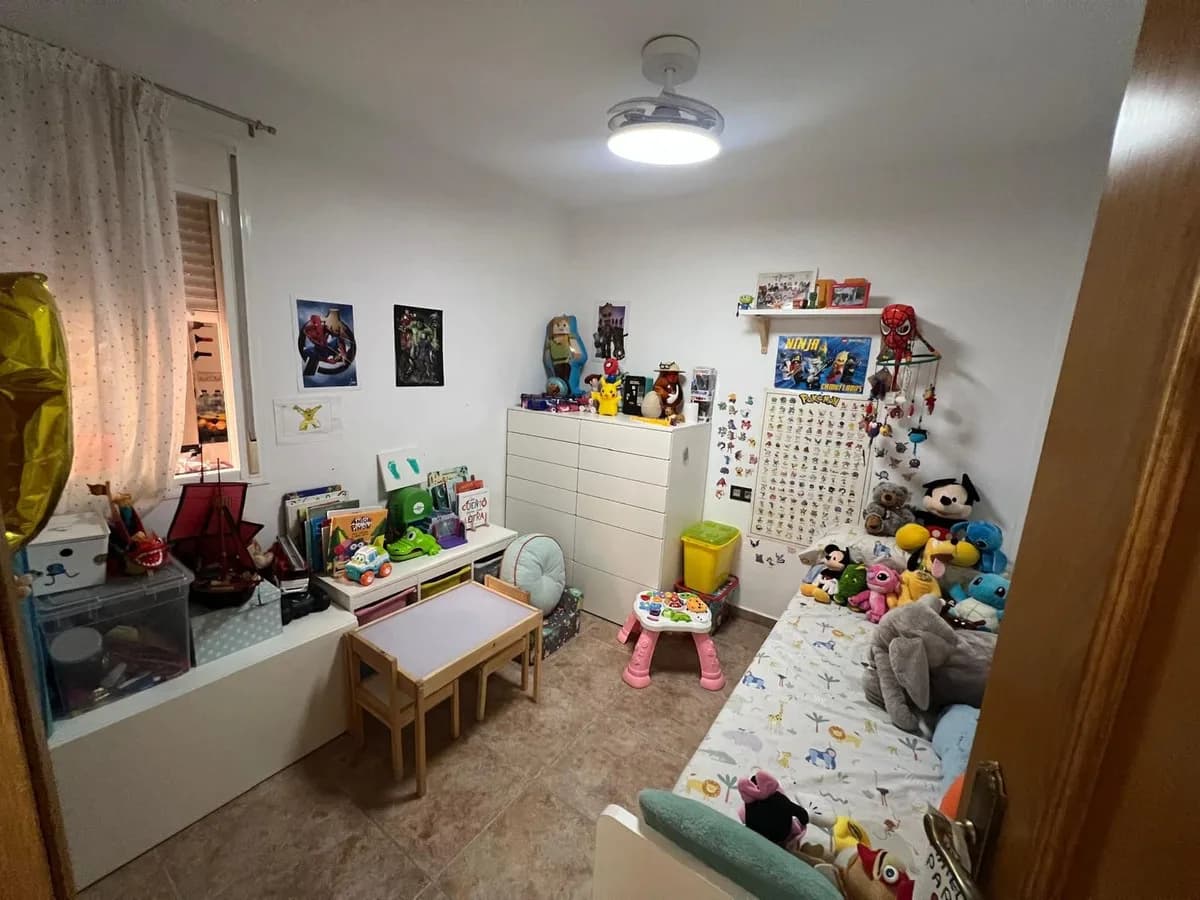 2 Bedroom Middle Floor Apartment for Sale in Las Lagunas, Málaga - Image 9