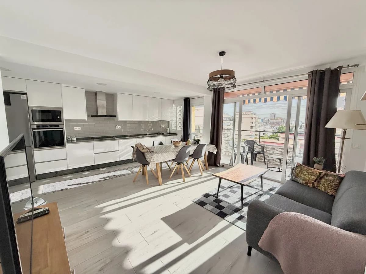 3 Bedroom Penthouse for Sale in Fuengirola, Málaga - Image 2