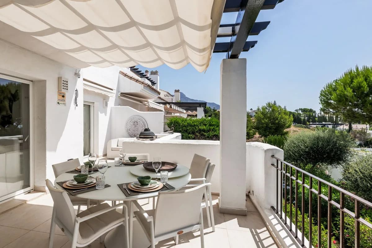 2 Bedroom Penthouse for Sale in Nueva Andalucía, Málaga - Image 7
