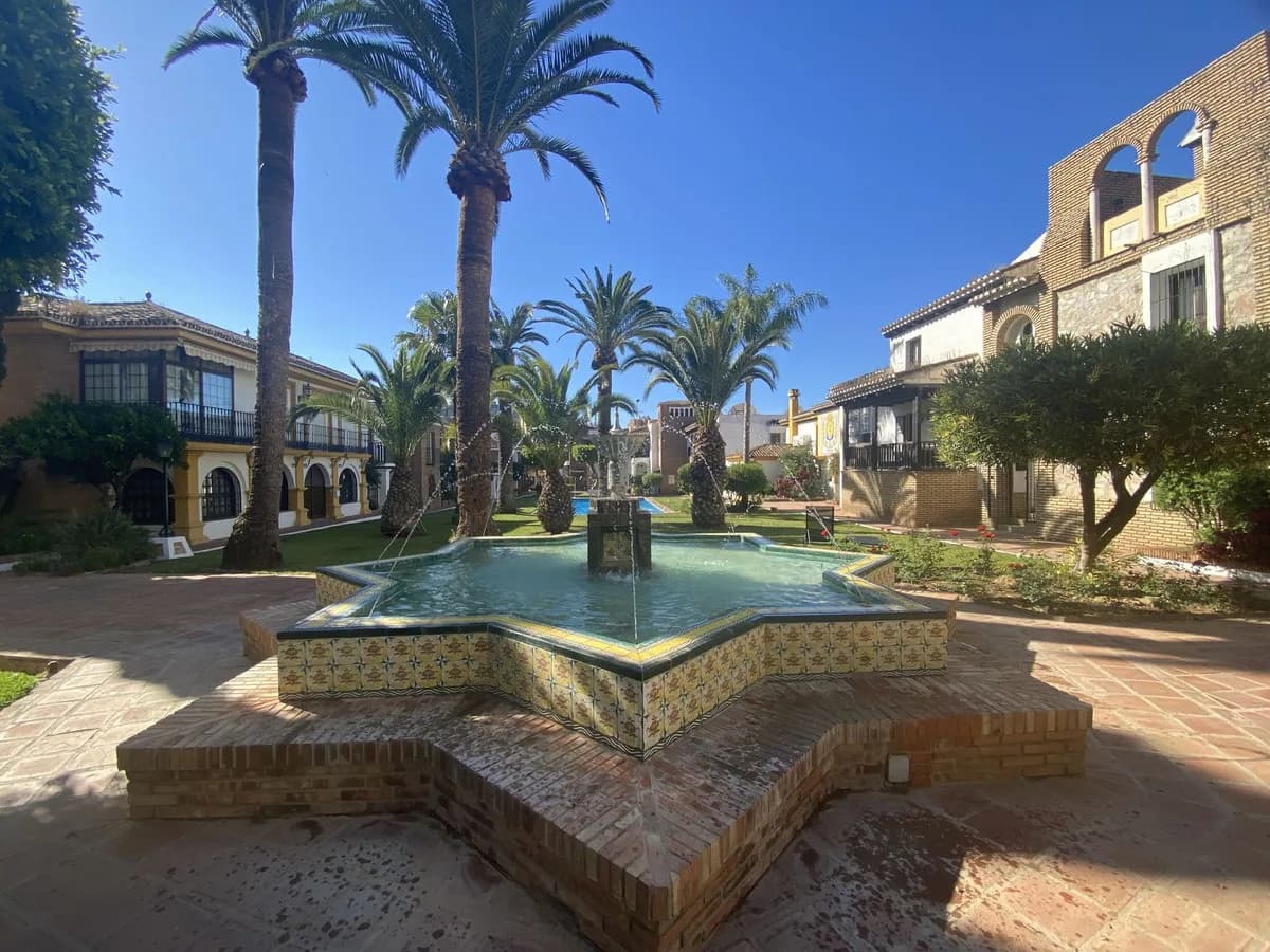 2 Bedroom Ground Floor Apartment for Sale in Fuengirola, Málaga