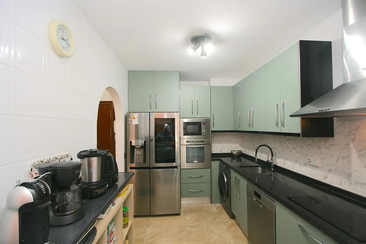 2 Bedroom Ground Floor Apartment for Sale in Fuengirola, Málaga - Image 2