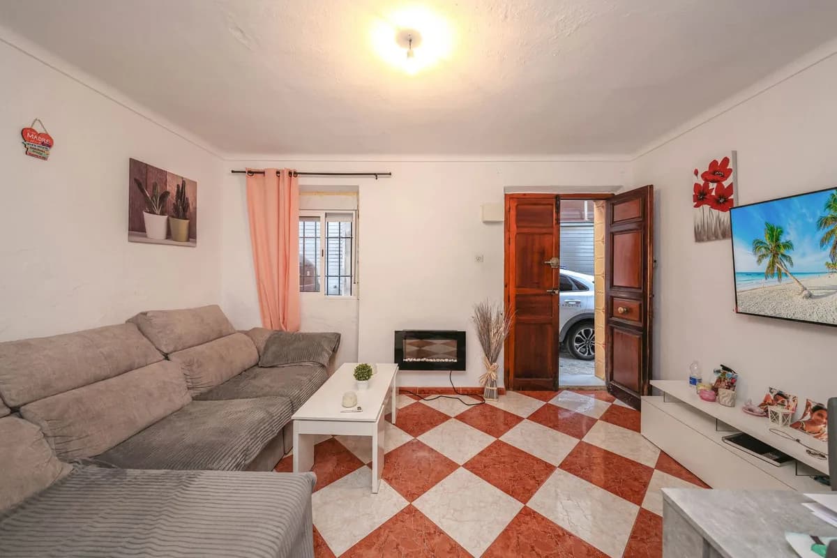 4 Bedroom Townhouse for Sale in Guaro, Málaga - Image 7