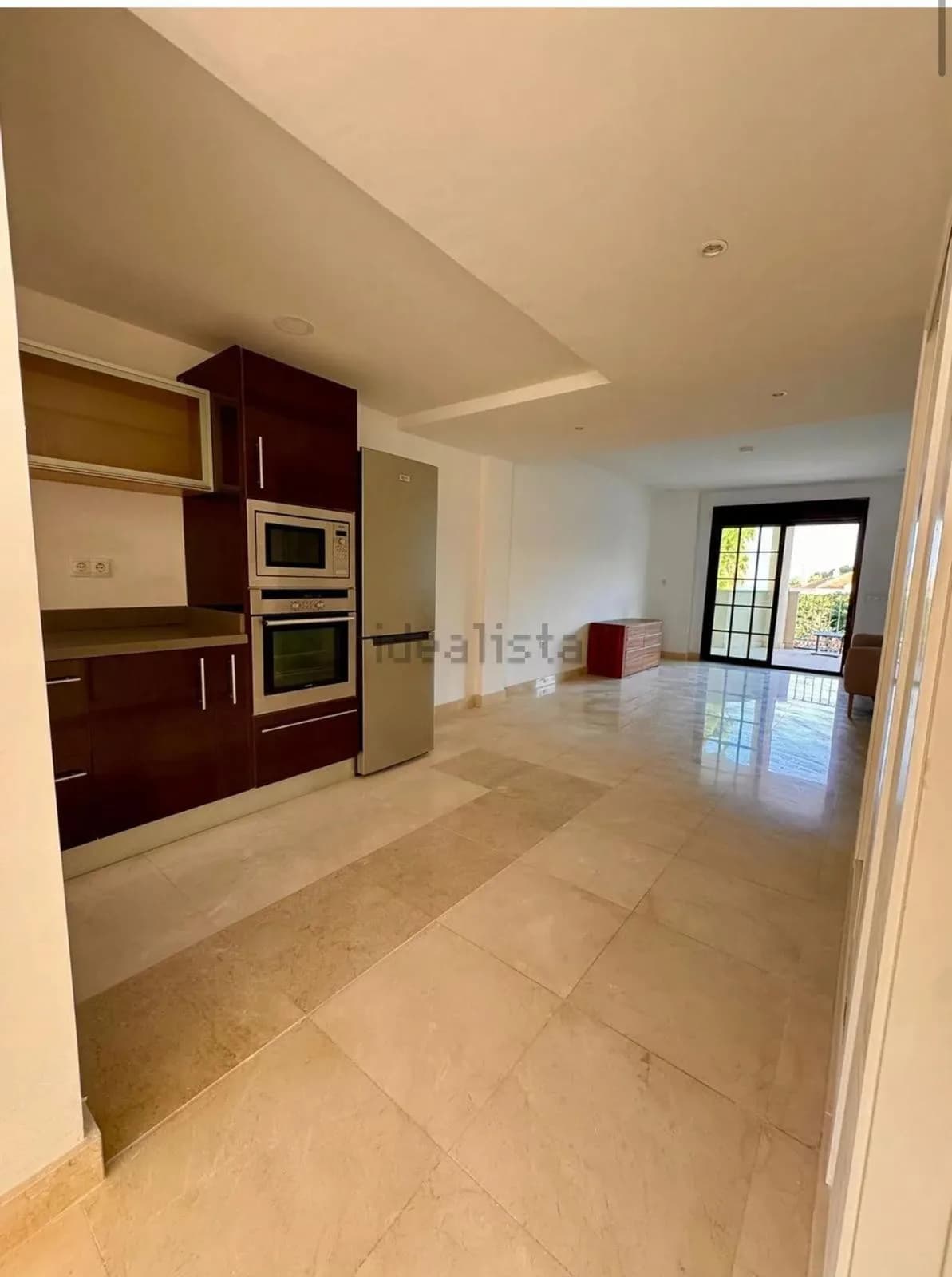 2 Bedroom Middle Floor Apartment for Sale in Torrequebrada, Málaga - Image 6