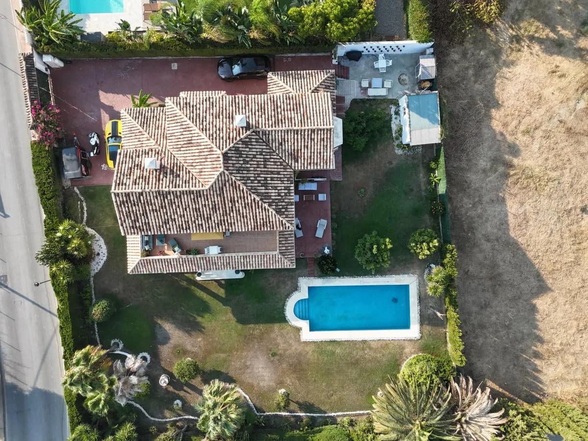 7 Bedroom Detached Villa for Sale in Guadalmina Alta, Málaga