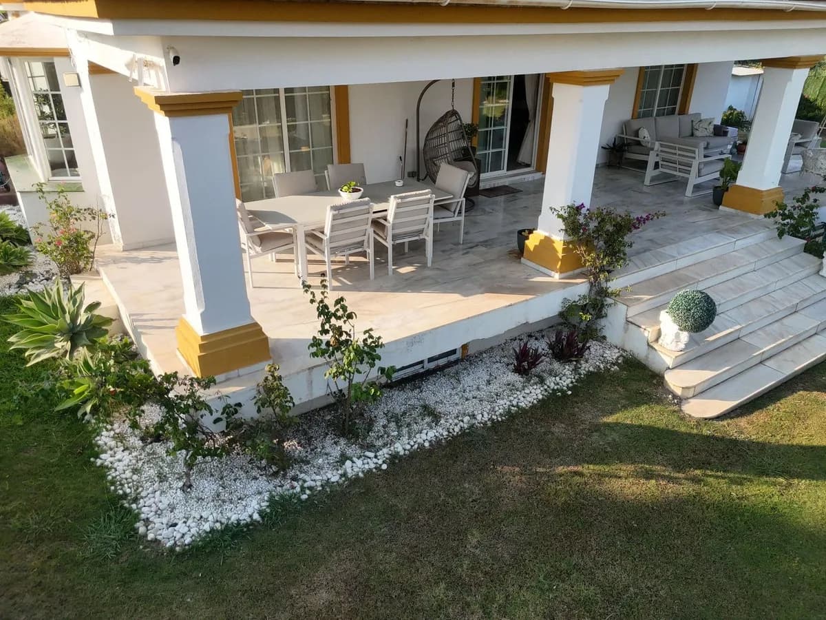 7 Bedroom Detached Villa for Sale in Guadalmina Alta, Málaga - Image 4