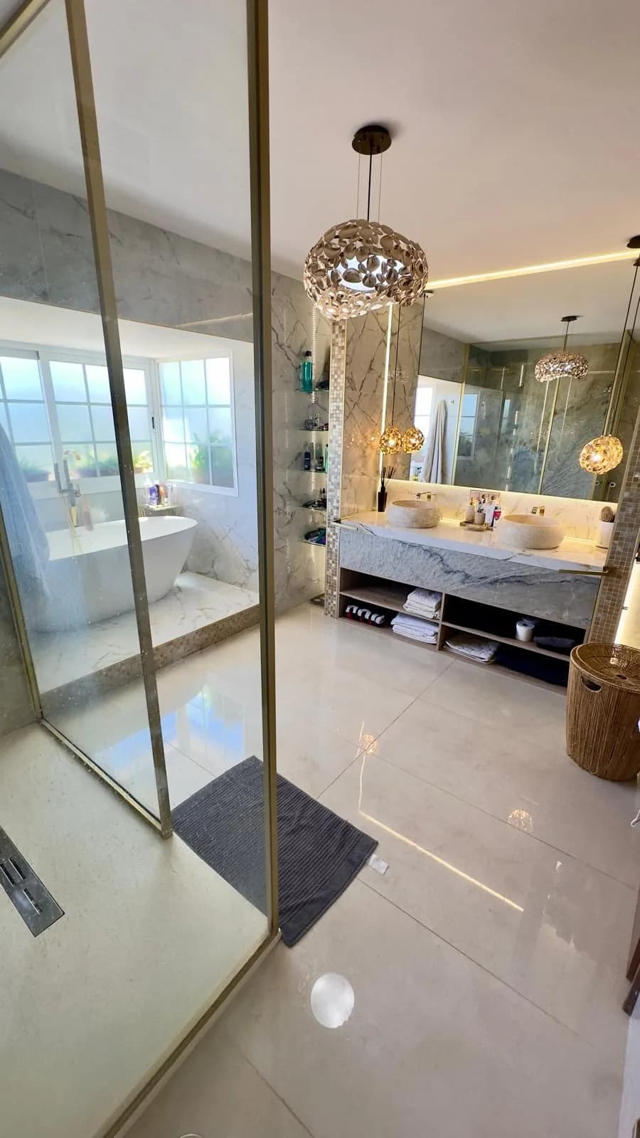 7 Bedroom Detached Villa for Sale in Guadalmina Alta, Málaga - Image 6
