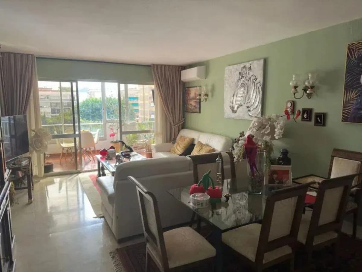 3 Bedroom Middle Floor Apartment for Sale in Marbella, Málaga - Image 4