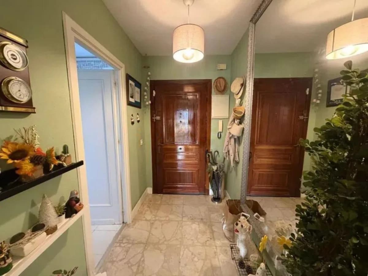 3 Bedroom Middle Floor Apartment for Sale in Marbella, Málaga - Image 7