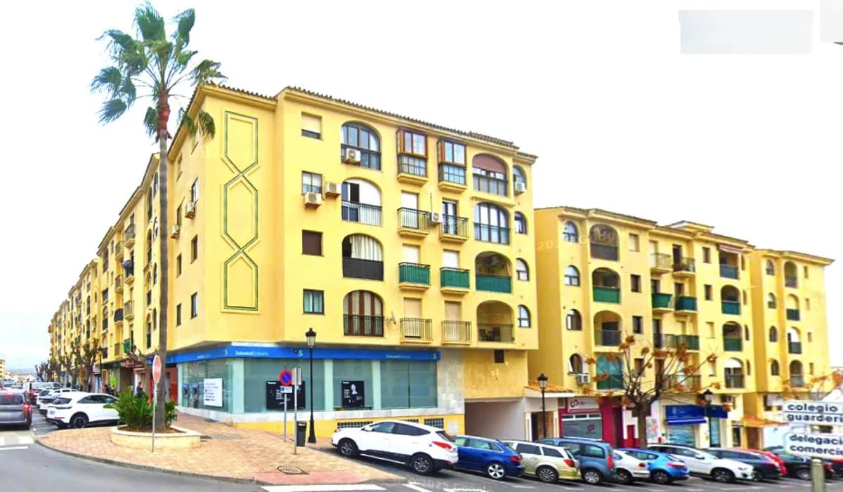 4 Bedroom Middle Floor Apartment for Sale in San Luis de Sabinillas, Málaga