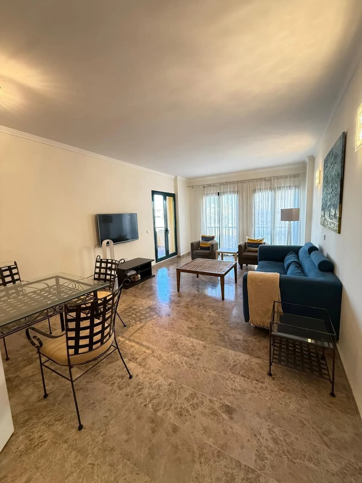 3 Bedroom Middle Floor Apartment for Sale in San Pedro de Alcántara, Málaga - Image 5