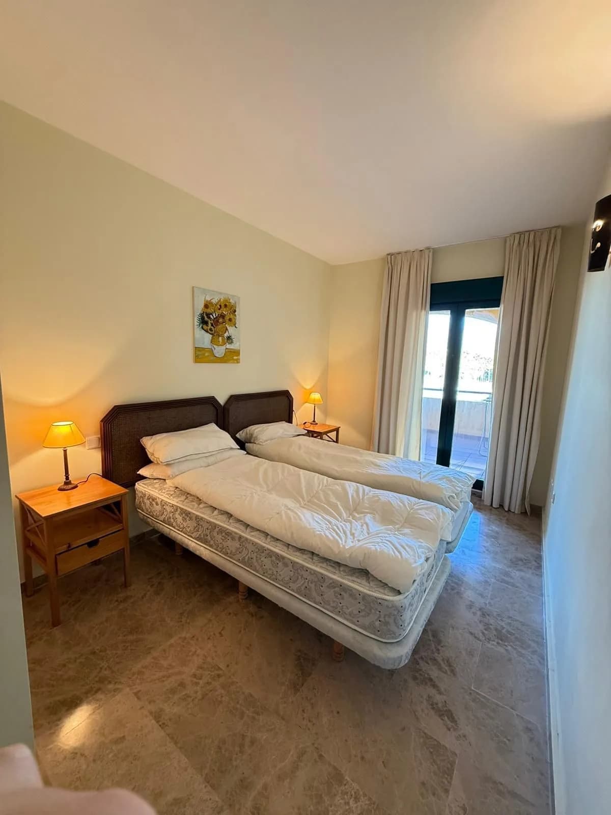 3 Bedroom Middle Floor Apartment for Sale in San Pedro de Alcántara, Málaga - Image 6