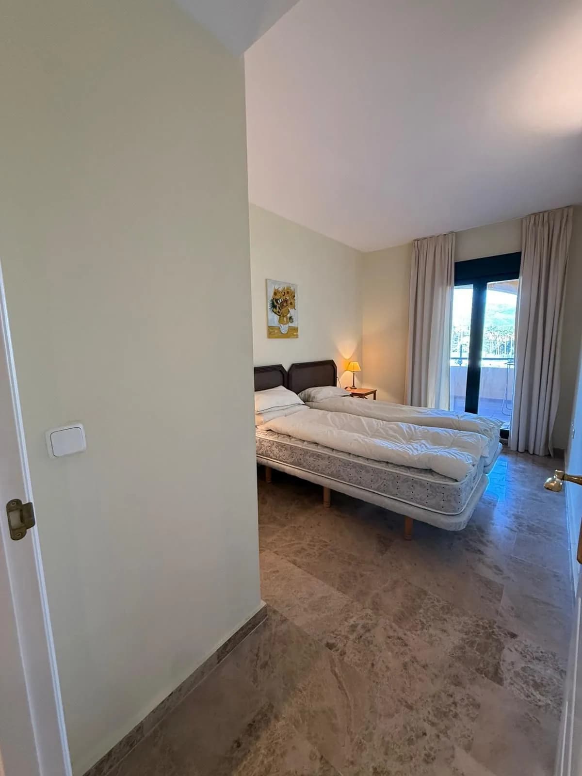 3 Bedroom Middle Floor Apartment for Sale in San Pedro de Alcántara, Málaga - Image 7