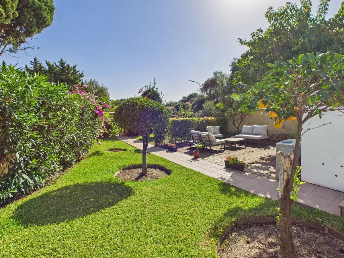 4 Bedroom Detached Villa for Sale in Estepona, Málaga - Image 3