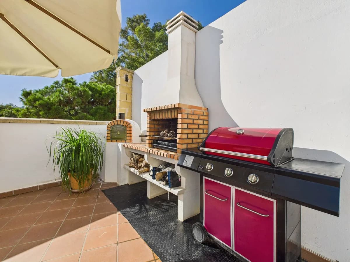 4 Bedroom Detached Villa for Sale in Estepona, Málaga - Image 5