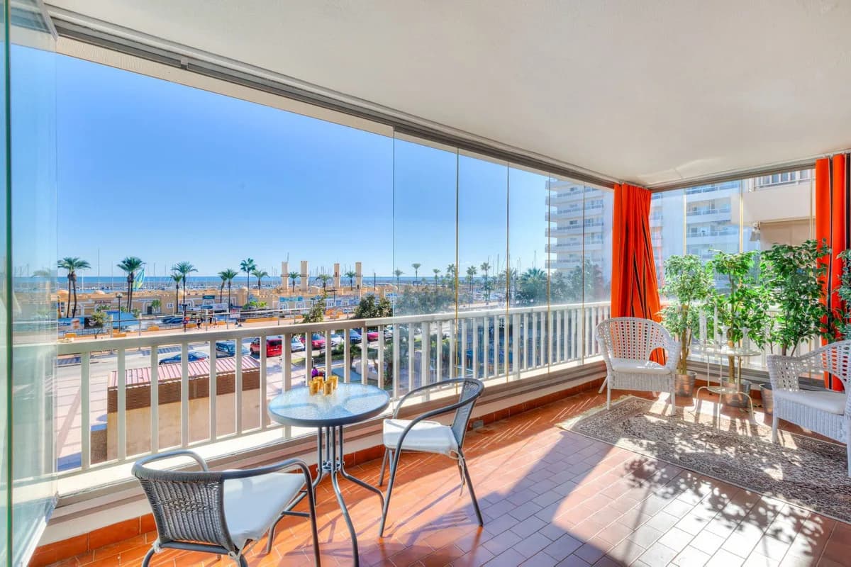 2 Bedroom Middle Floor Apartment for Sale in Fuengirola, Málaga