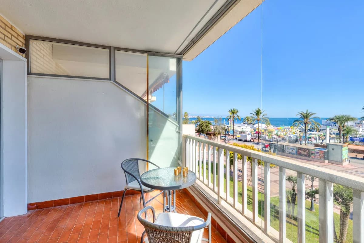 2 Bedroom Middle Floor Apartment for Sale in Fuengirola, Málaga - Image 4