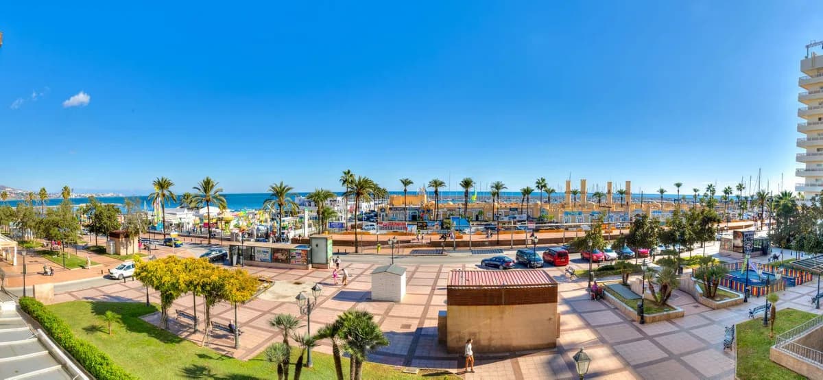 2 Bedroom Middle Floor Apartment for Sale in Fuengirola, Málaga - Image 5