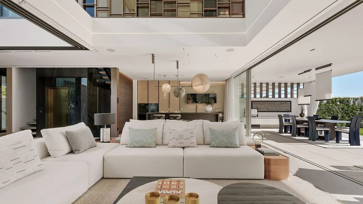 4 Bedroom Semi-Detached House for Sale in Marbella, Málaga - Image 9