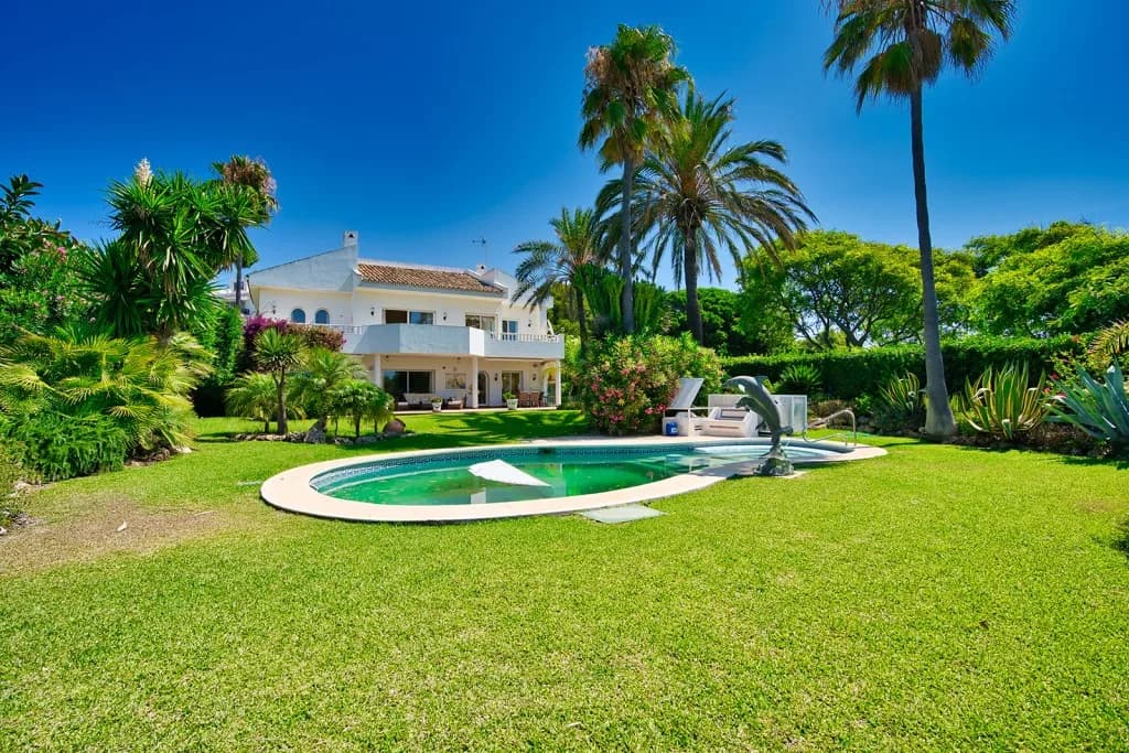 4 Bedroom Detached Villa for Sale in Marbella, Málaga - Image 3