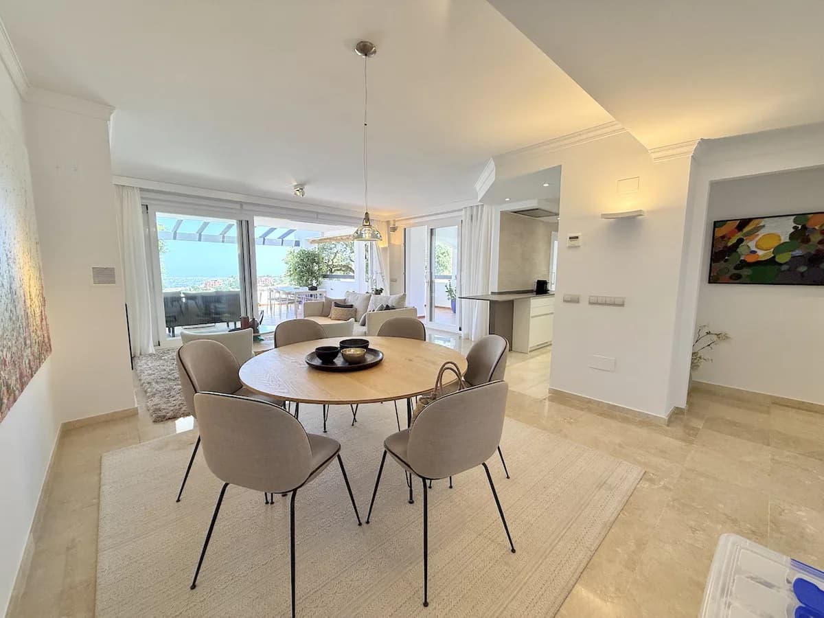3 Bedroom Middle Floor Apartment for Sale in La Mairena, Málaga - Image 5