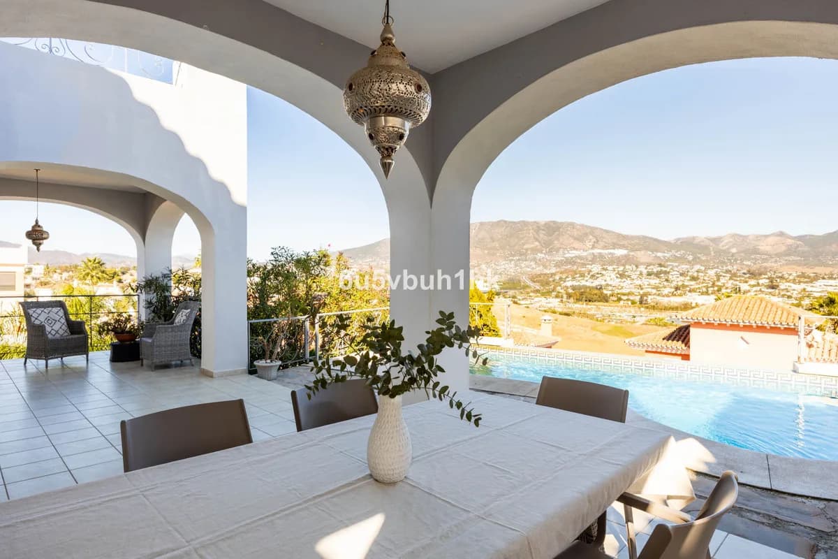 6 Bedroom Townhouse for Sale in Mijas, Málaga - Image 5