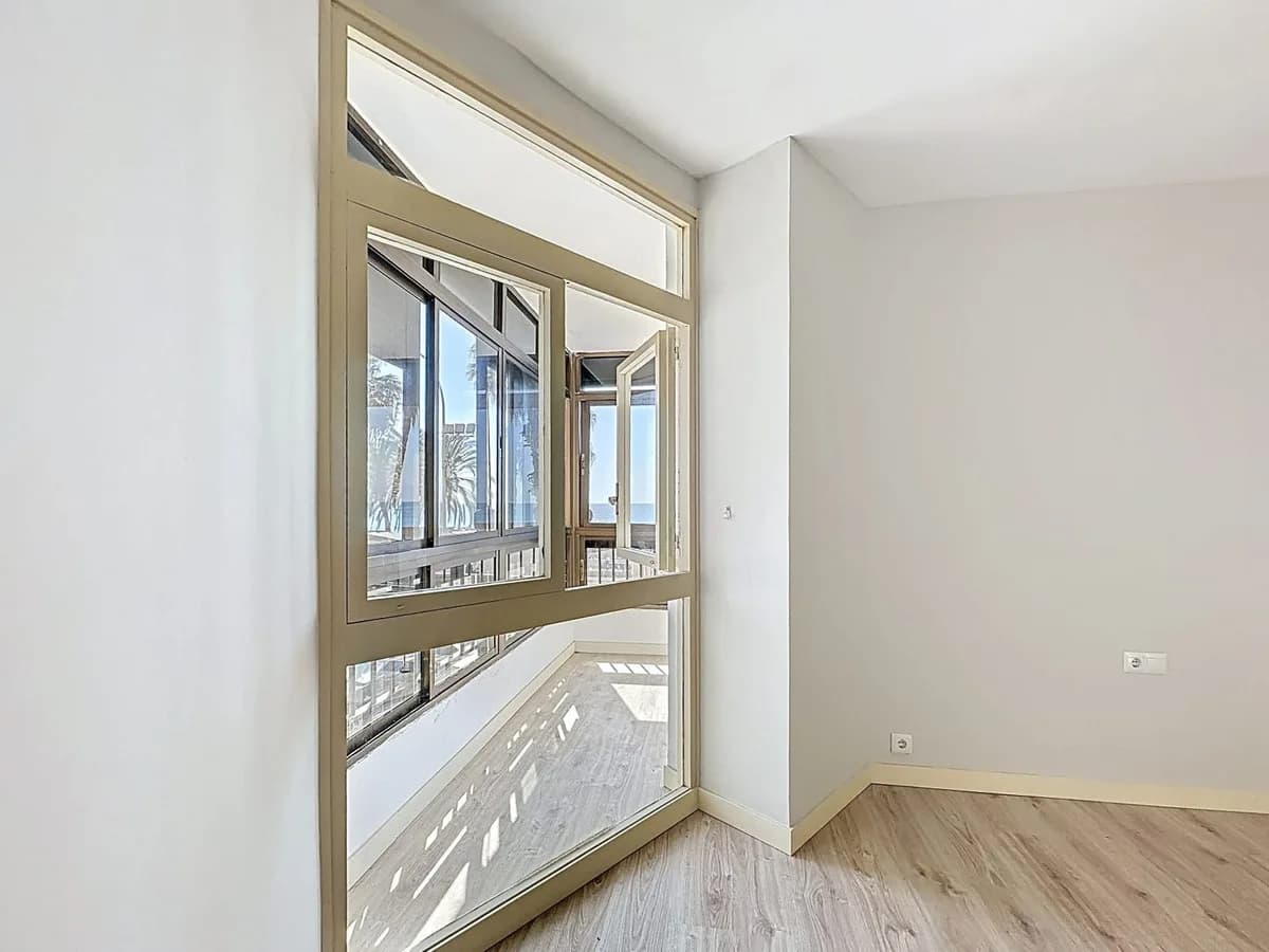 2 Bedroom Middle Floor Apartment for Sale in Malagueta, Málaga - Image 6