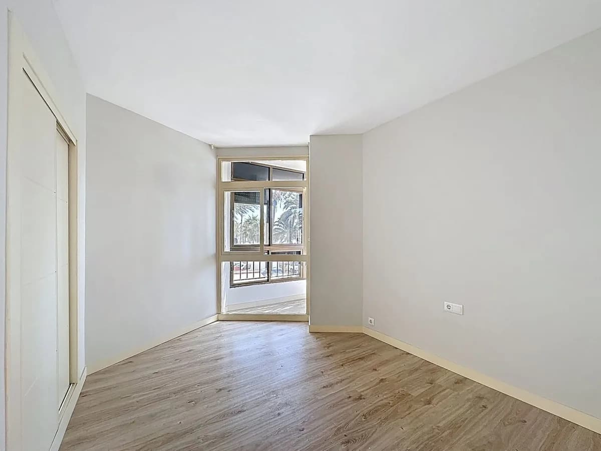 2 Bedroom Middle Floor Apartment for Sale in Malagueta, Málaga - Image 7