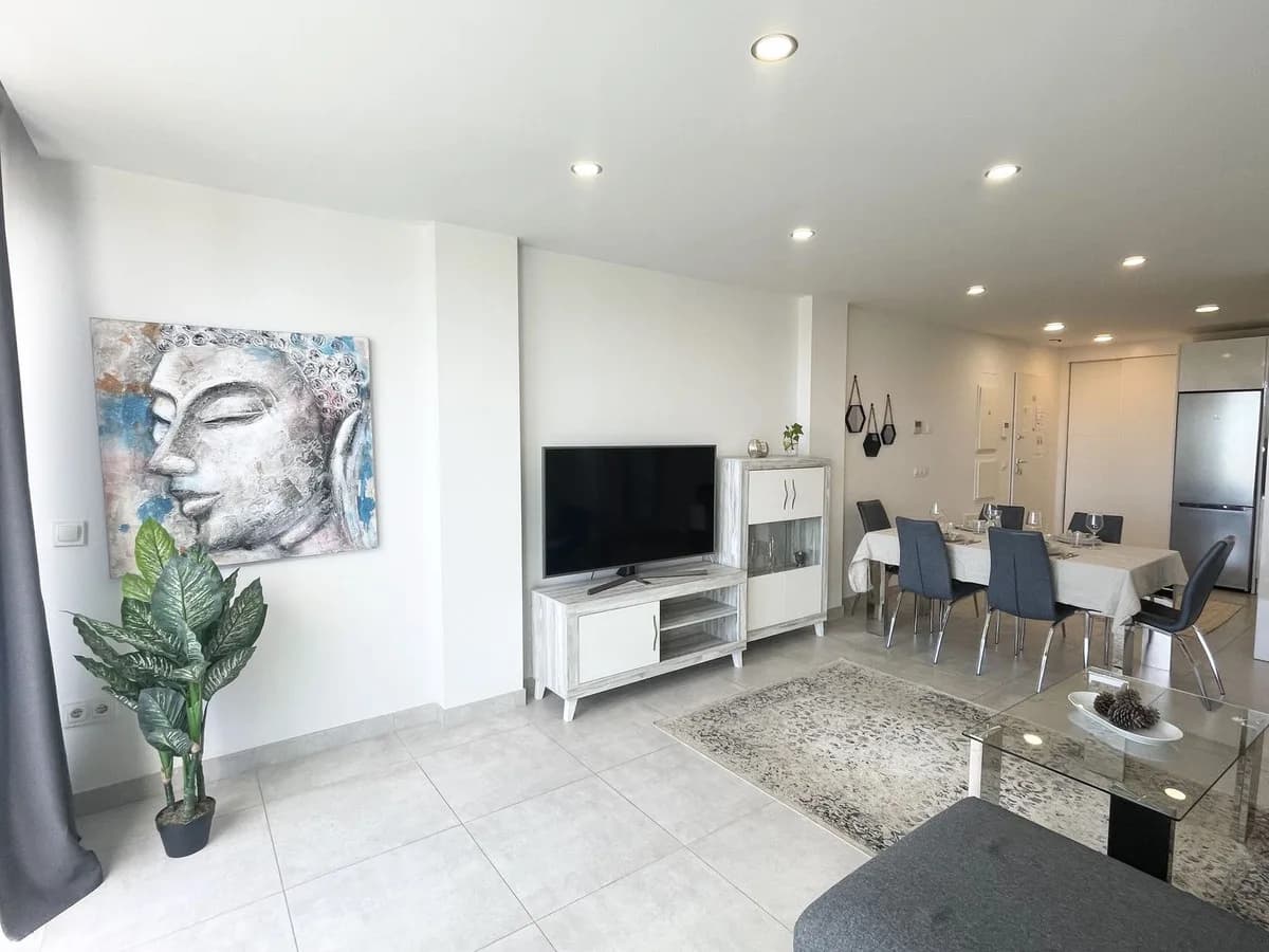 3 Bedroom Middle Floor Apartment for Sale in La Cala, Málaga - Image 5
