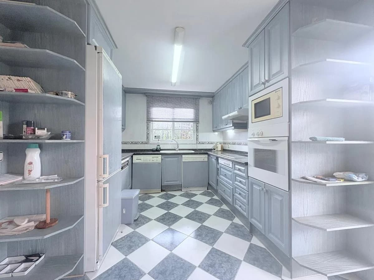 5 Bedroom Semi-Detached House for Sale in Cancelada, Málaga - Image 9